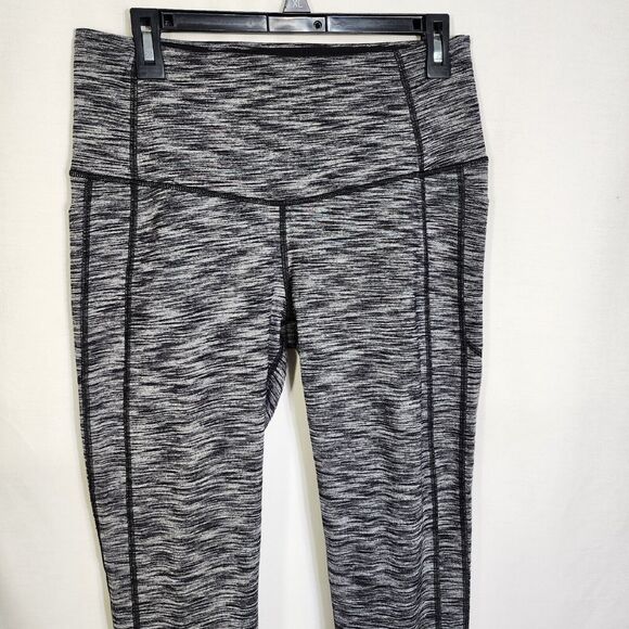 Victoria's Secret Sport Womens Leggings Large Short Pockets Knockout Gray Black - Picture 4 of 8
